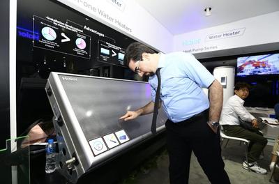 海爾廣交會展出世界首個無水箱太陽能熱水器，引領日用家電零售創新